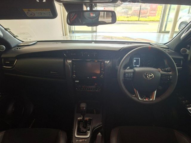 2026 Toyota Fortuner 2.8GD-6 4x4 GR-S Auto, photo 4