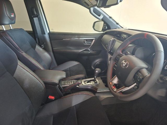 2026 Toyota Fortuner 2.8GD-6 4x4 GR-S Auto, photo 5
