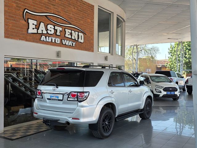 2012 Toyota Fortuner 3.0 D-4D Raised Body Auto, photo 3