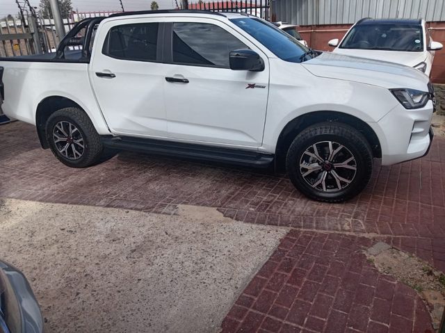 2026 Isuzu D-Max 1.9 DDI HR LS Auto Double-Cab, photo 4