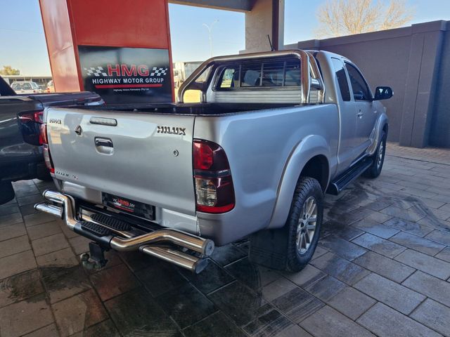 2015 Toyota Hilux 3.0 D-4D Legend 45 Xtra-Cab, photo 2