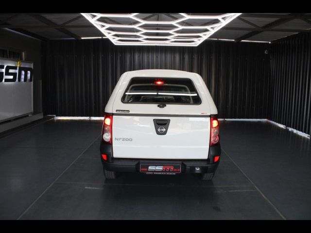 2023 Nissan NP200 1.6 A/C Safety Pack, photo 5