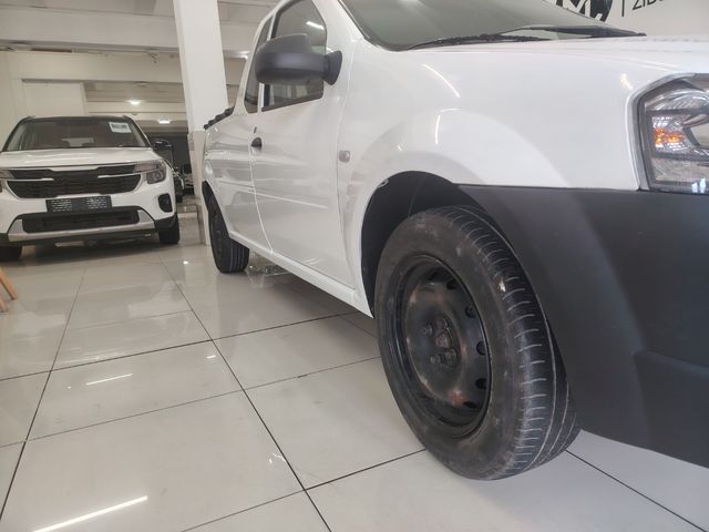 2019 Nissan NP200 1.6 A/C Safety Pack, photo 5