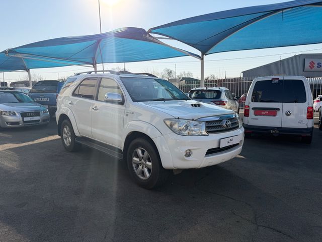 2011 Toyota Fortuner 3.0 D-4D Raised Body, photo 5