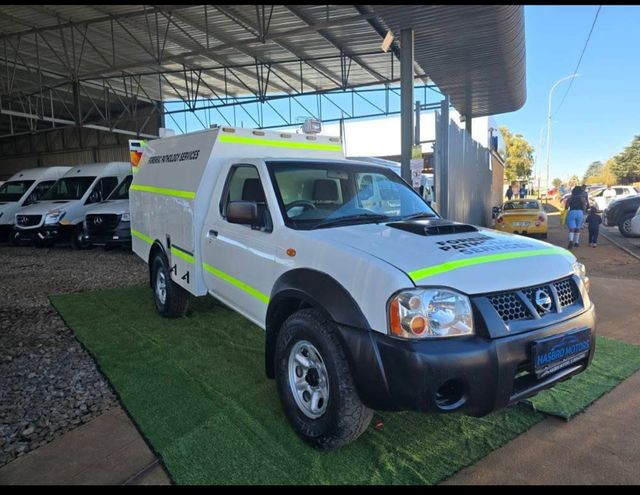 2017 Nissan NP300 FORENSIC AND PATHOLOGY, EXTREMELY CLEAN