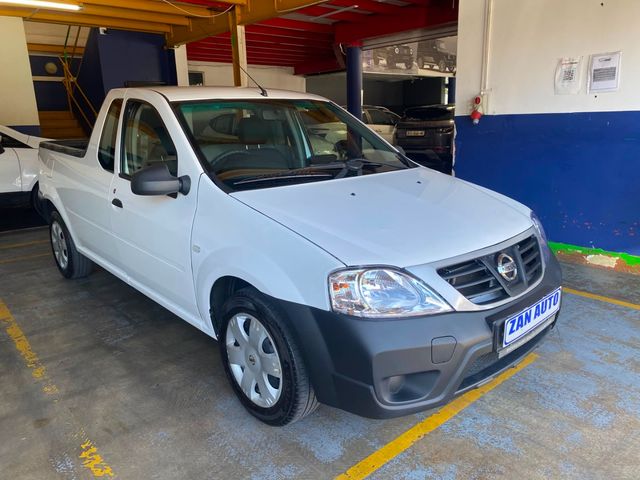 2023 Nissan NP200 1.6 A/C Safety Pack, photo 2