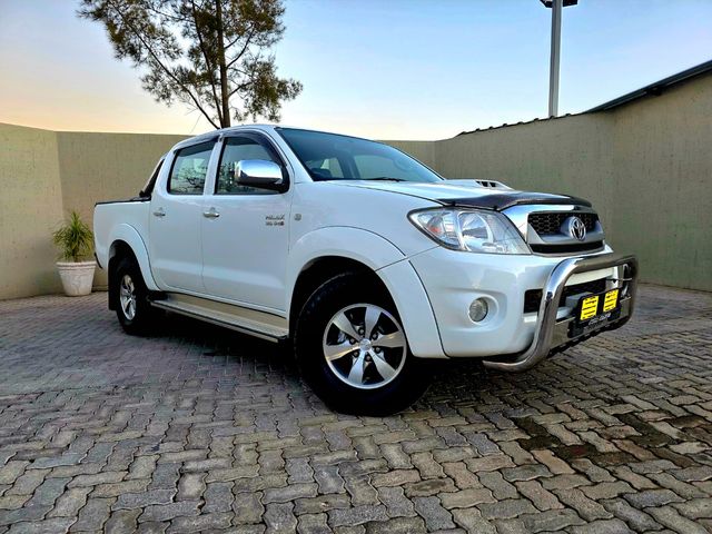2010 Toyota Hilux 3.0 D-4D Raider Raised Body Double-Cab, photo 2