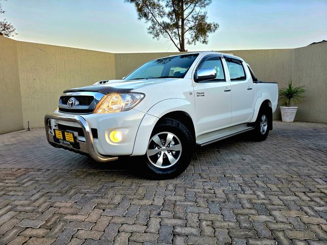 2010 Toyota Hilux 3.0 D-4D Raider Raised Body Double-Cab, photo 4