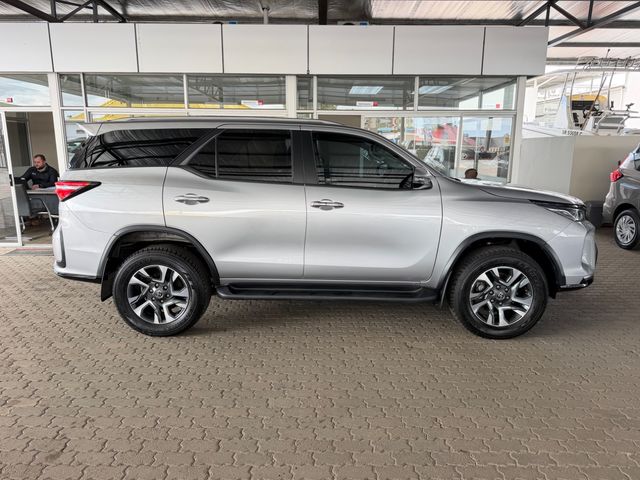 2025 Toyota Fortuner 2.4 GD-6 R/B, photo 3