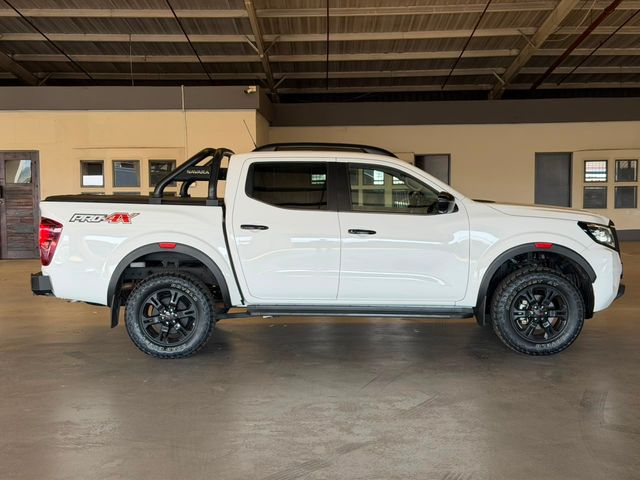 2023 Nissan Navara 2.5 DDTi PRO-4X 4X4 Auto Double-Cab, photo 2