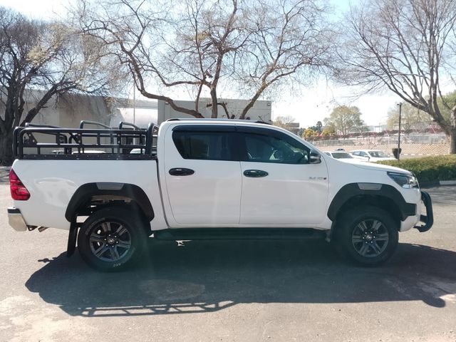 2022 Toyota Hilux 2.4 GD-6 Raider 4x4 Auto Double-Cab, photo 2