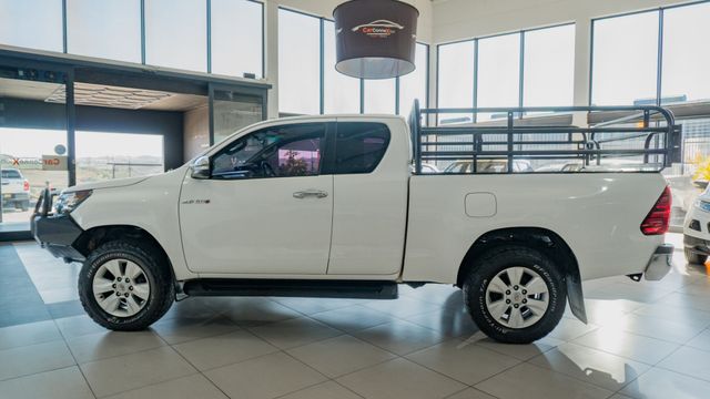 2017 Toyota Hilux 2.8 GD-6 Raider 4x4 Extended Cab, photo 4