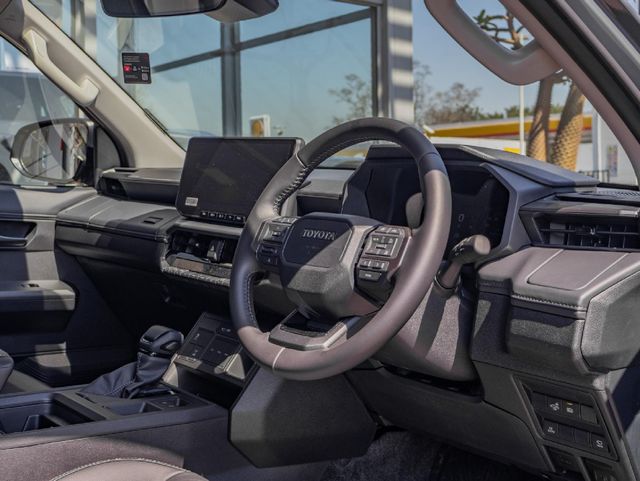 2026 Toyota Hilux 2.8 GD-6 RB Raider X Auto Extended Cab, photo 4