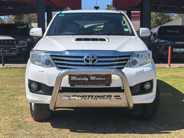 2012 Toyota Fortuner 3.0 D-4D Raised Body Auto, photo 2