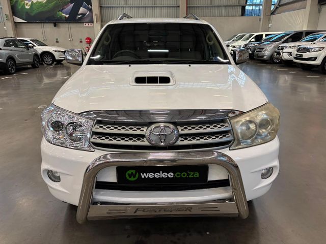 2010 Toyota Fortuner 3.0 D-4D Raised Body 4x4, photo 2