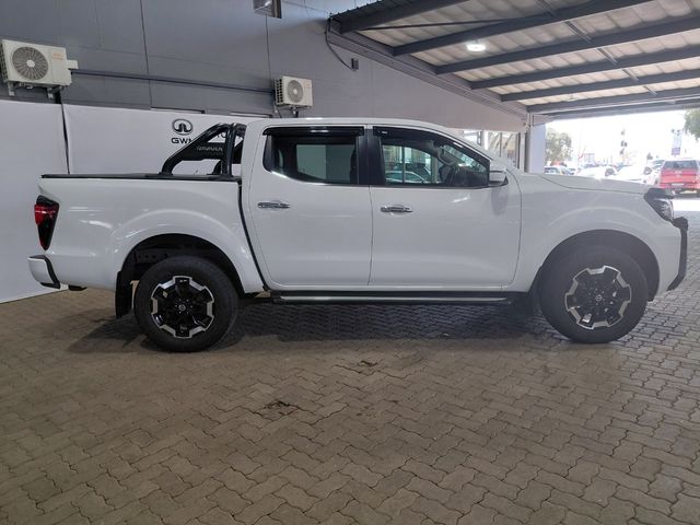 2022 Nissan Navara 2.5 DDTi LE Plus 4X4 Auto Double-Cab, photo 5