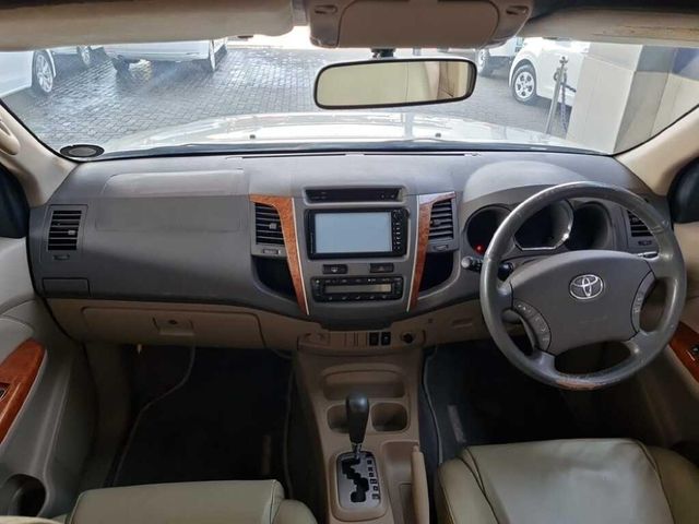 2011 Toyota Fortuner 4.0 V6 Auto, photo 4