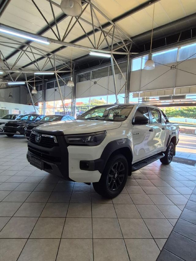 2023 Toyota Hilux 2.8 GD-6 Raised Body Legend 4x4 Auto Double-Cab, photo 3