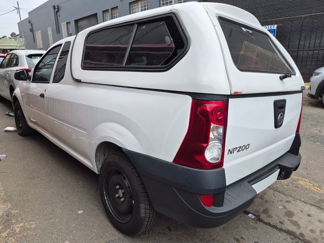 2023 Nissan NP200 1.6 A/C Safety Pack, photo 3