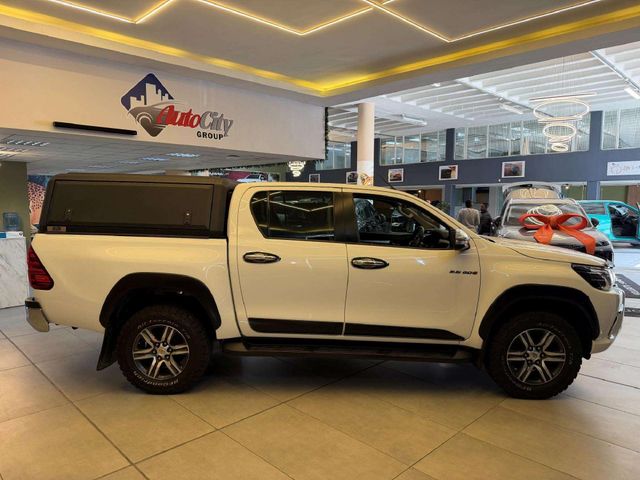 2017 Toyota Hilux 2.8 GD-6 Raised Body Raider Double-Cab Auto, photo 4