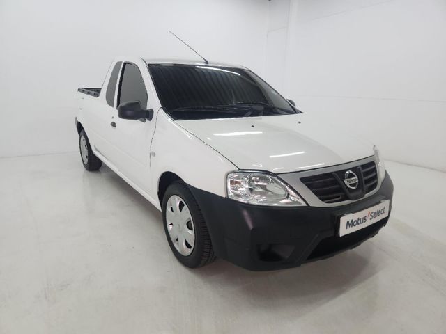 2023 Nissan NP200 1.6 A/C Safety Pack