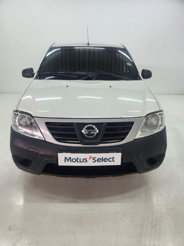 2023 Nissan NP200 1.6 A/C Safety Pack, photo 2
