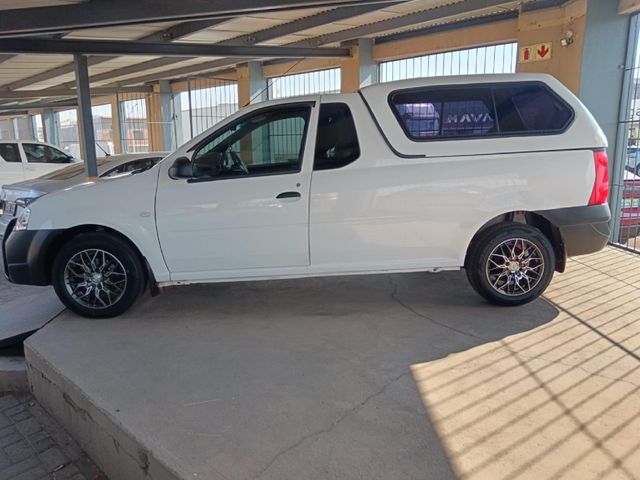 2023 Nissan NP200 1.6 A/C Safety Pack, photo 3