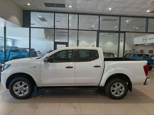 2022 Nissan Navara 2.5 DDTi SE Plus Double-Cab, photo 2