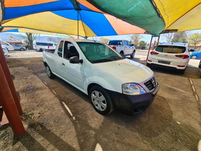 2022 Nissan NP200, photo 2