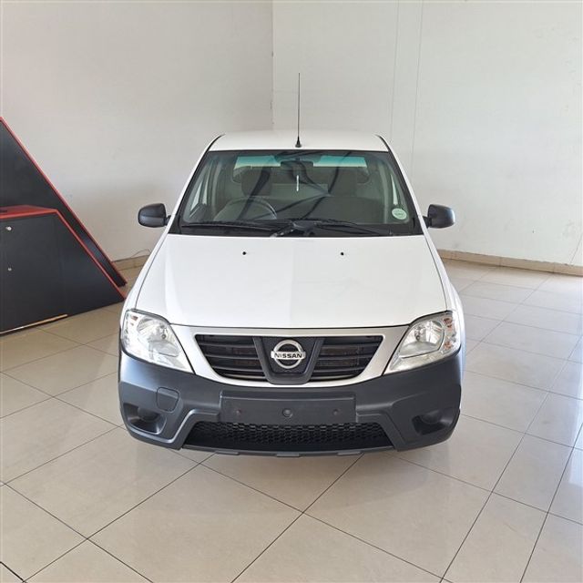 2022 Nissan NP200 1.6 A/C Safety Pack, photo 2