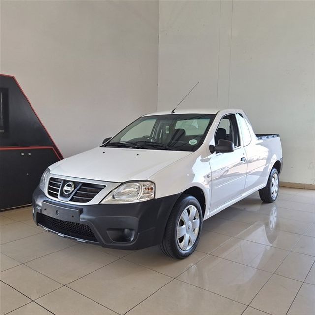 2022 Nissan NP200 1.6 A/C Safety Pack, photo 4