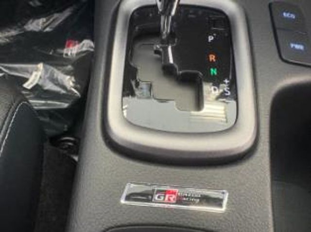2026 Toyota Hilux 2.8GD-6 GR-Sport Double-Cab 4x4, photo 5
