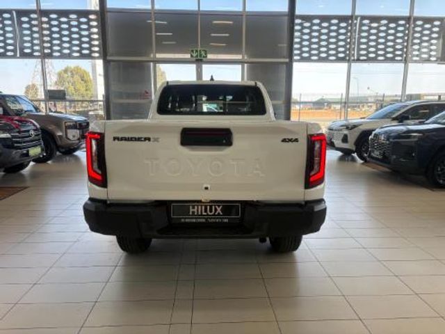 2026 Toyota Hilux 2.8 GD-6 RB Raider X 4x4 Auto Extended Cab, photo 4