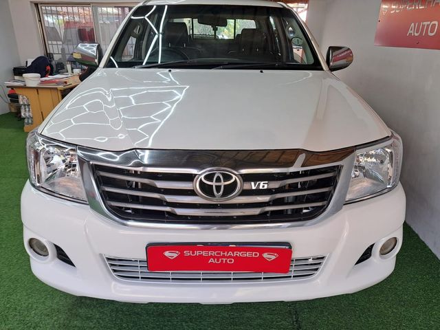 2011 Toyota Hilux 4.0 V6 Heritage Raised Body Auto Double-Cab, photo 2
