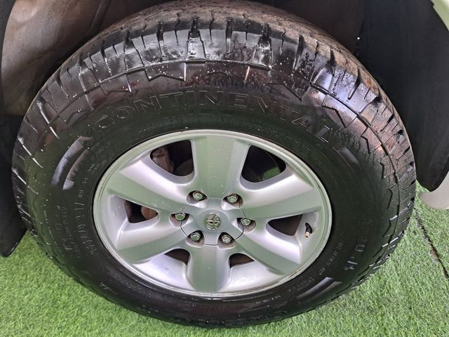 2011 Toyota Hilux 4.0 V6 Heritage Raised Body Auto Double-Cab, photo 4
