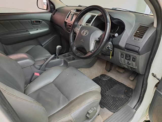 2011 Toyota Hilux 4.0 V6 Heritage Raised Body Auto Double-Cab, photo 5