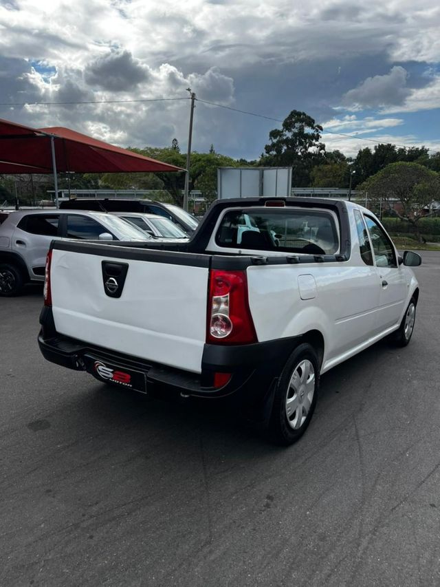 2020 Nissan NP200 1.6 A/C Safety Pack, photo 2