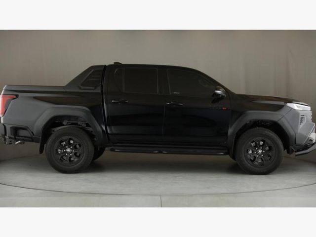 2026 Toyota Hilux 2.8 GD-6 Raised Body Legend 4x4 Auto Double-Cab, photo 3
