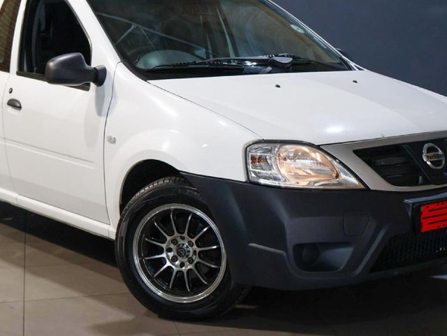2023 Nissan NP200 1.6 A/C Safety Pack, photo 2