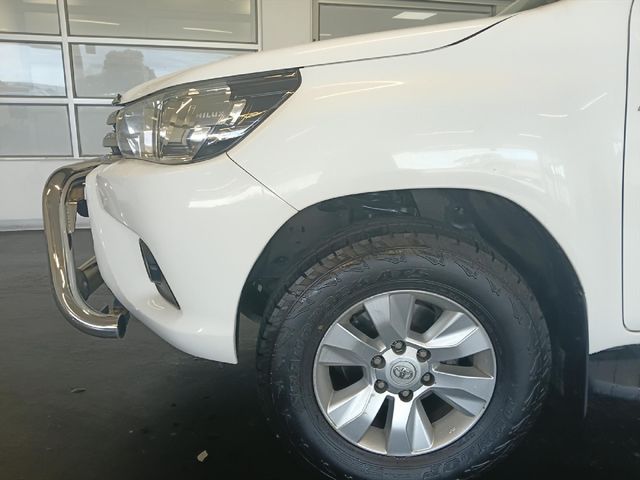 2017 Toyota Hilux 2.8 GD-6 Raider 4x4 Double-Cab Auto, photo 4