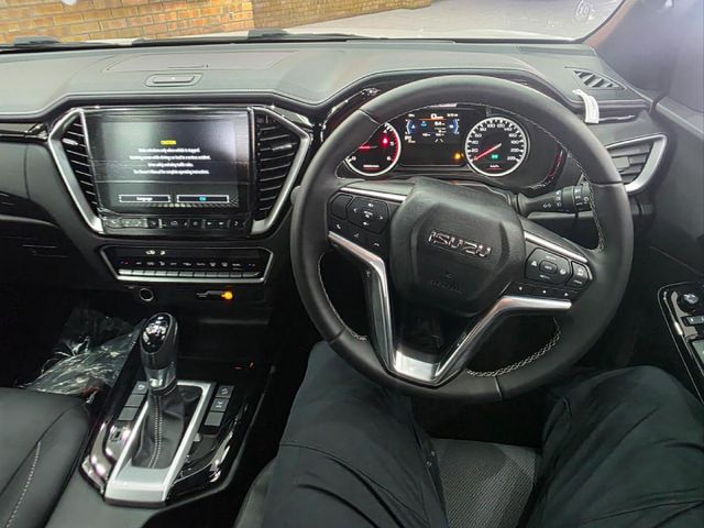 2026 Isuzu D-Max 3.0 DDI V-Cross HR Auto Double-Cab, photo 5