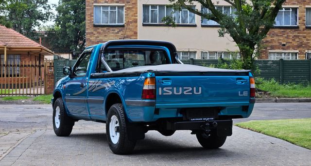 1997 Isuzu KB 200 LWB, photo 2