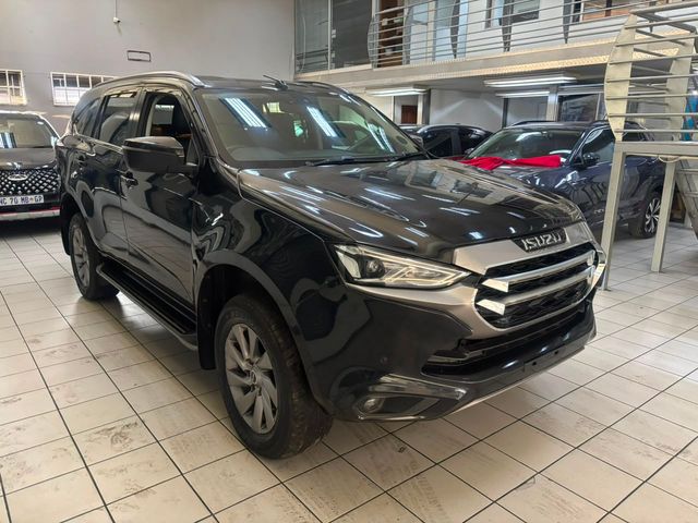 2022 Isuzu Mu-x 3.0D LS Auto, photo 3