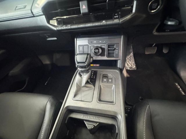 2026 Toyota Hilux 2.8 GD-6 RB Raider X Auto Extended Cab, photo 4