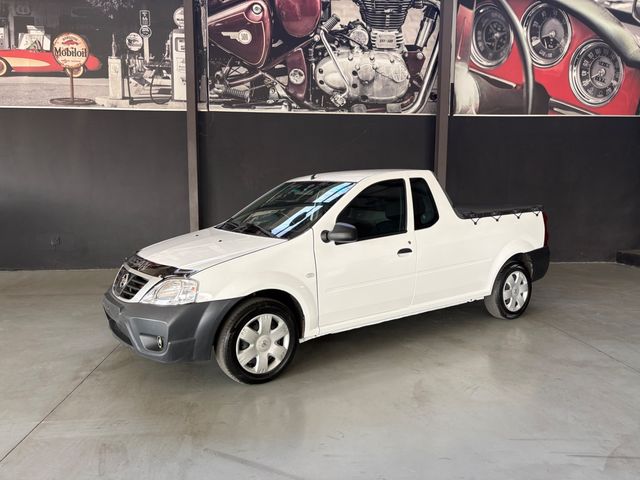 2022 Nissan NP200 1.6 A/C Safety Pack