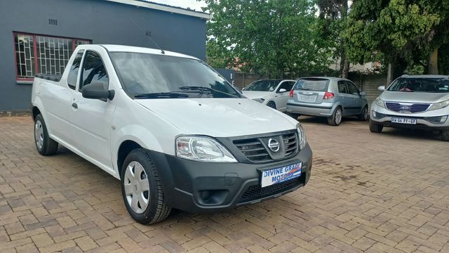 2023 Nissan NP200 1.6 A/C Safety Pack