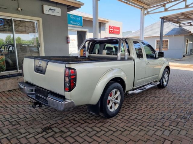 2011 Nissan Navara 2.5 dCi XE KingCab Single-Cab, photo 2