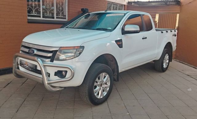 2012 Ford Ranger 3.2 TDCi XLS 4x4 Auto SuperCab, photo 2