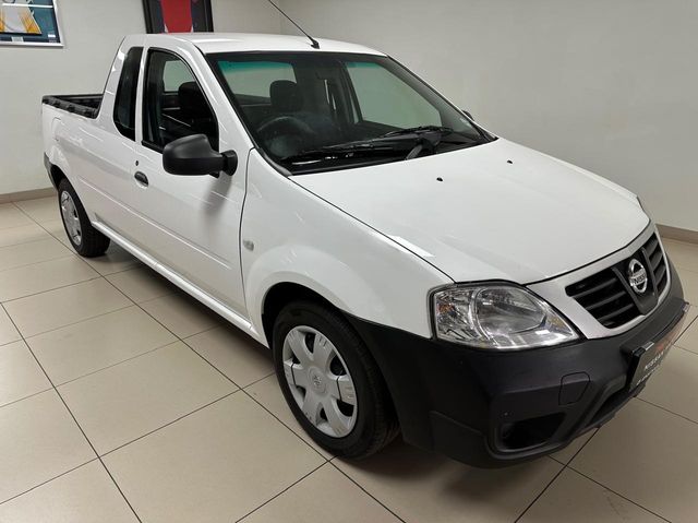 2023 Nissan NP200 1.6 A/C Safety Pack