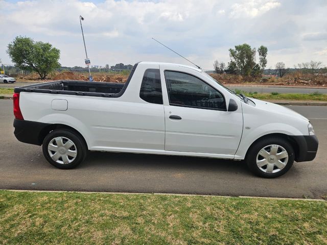 2023 Nissan NP200 1.6 A/C Safety Pack